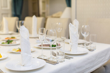 Beautiful simple table setting in cafe 