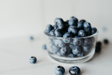 A bowl of blueberries