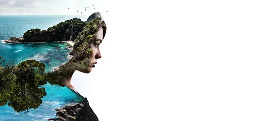  Double multiple exposure digitally generated photography. Portrait side profile view face of woman combined with a rocky coast, turquoise green bright sea waters and flock of flying birds background © Alex Tihonov
