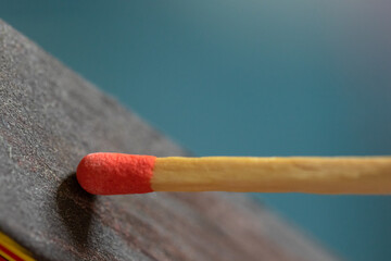 マッチとマッチを擦る茶色の部分の側薬（がわぐすり）