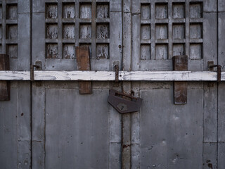 古い扉と古い鍵