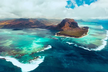 Stickers pour porte Le Morne, Maurice A bird's-eye view of Le Morne Brabant, a UNESCO world heritage site.Coral reef of the island of Mauritius