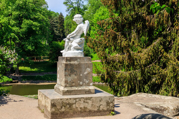 Obraz premium Statue of Cupid in Sofiyivka park in Uman, Ukraine