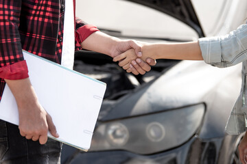 Insurance agents are negotiating damage from car accidents.