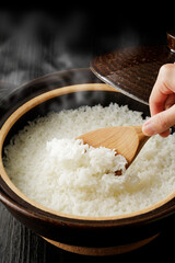 土鍋で炊いたごはん　Rice cooked in Japanese hot pot