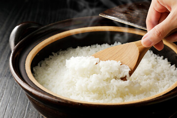 土鍋で炊いたごはん　Rice cooked in Japanese hot pot