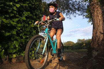 Fototapeta na wymiar girl biking with mask