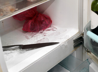 Defrosting a fridge