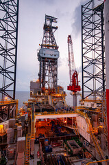 Fototapeta na wymiar oil drilling rig