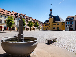 Marktplatz von mit Rathaus von Apolda - obrazy, fototapety, plakaty