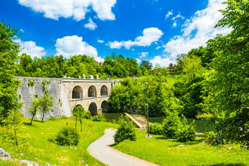 Obraz premium Croatia, beautiful 19 century stone bridge with arches in Tounj on Tounjcica river 