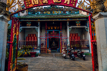 Obraz na płótnie Canvas Thien Hau Temple (Hoi quan Quang Trieu pagoda) - One of Vietnamese Chinese temple at Ho Chi Minh City (Saigon), Vietnam