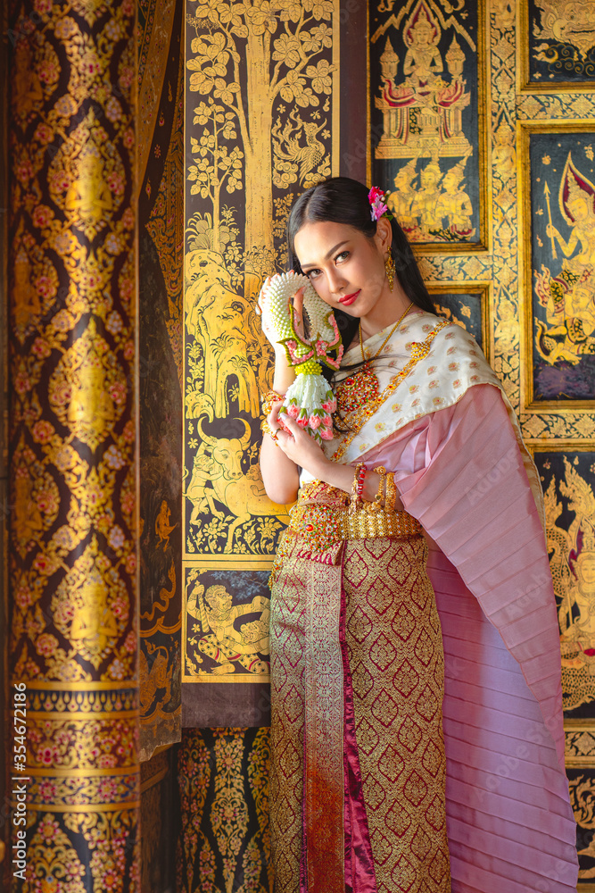 Wall mural Thai girl in traditional thai costume, identity culture of Thailand.