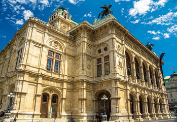 Obraz premium View of the Vienna Opera House. Austria