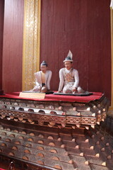 Roi et reine au palais royal à Mandalay, Myanmar	