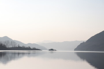 도로와 풍경 낡은 건물 자연