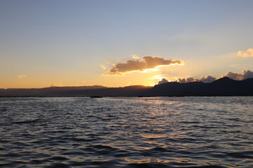 Coucher de soleil sur le lac Inle, Myanmar 