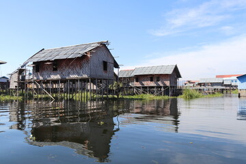 Fototapeta na wymiar Village flottant au lac Inle, Myanmar