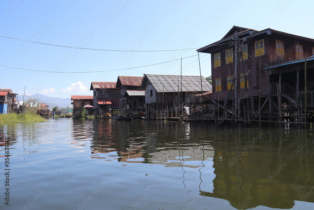 Wall mural Village flottant au lac Inle, Myanmar