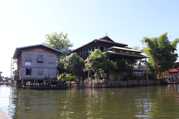 Village flottant au lac Inle, Myanmar