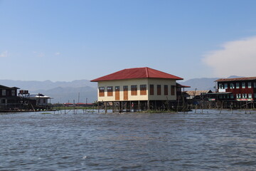 Village flottant au lac Inle, Myanmar