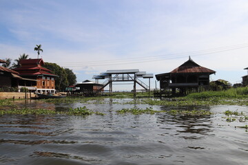 Village flottant au lac Inle, Myanmar