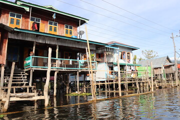 Fototapeta premium Village flottant au lac Inle, Myanmar