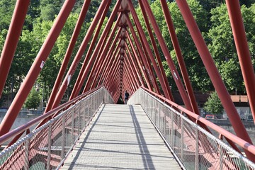 La passerelle piétonne de l'Homme de la Roche sur la rivière Saône à Lyon, ville de Lyon, département du Rhône, France