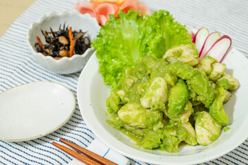 アボカドと鶏肉炒め