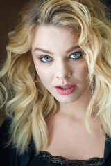 Naklejka premium Beautiful fashion blonde woman portrait