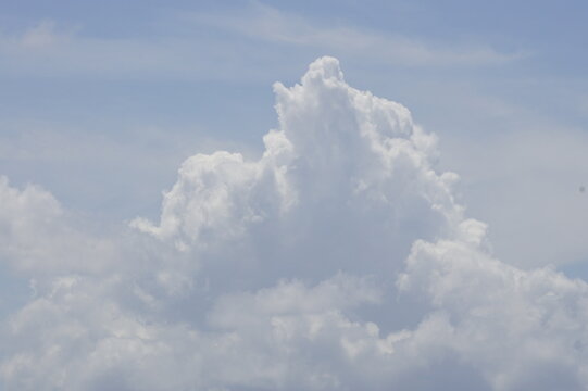 Heavenly cloud formations in the high pressure sky © bradfordhines