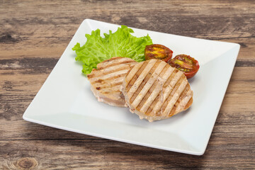 Grilled tuna steak with kumato