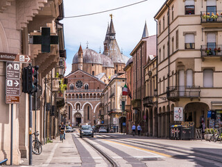 Fototapeta na wymiar Streets of urban center of classic italian city of Padua with no cars at daytime