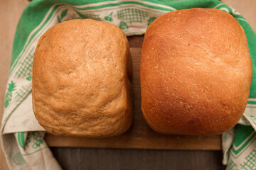Freshly baked bread was baked at home in a bread maker