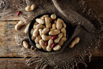 Raw dried fresh peanut nuts