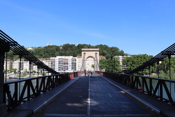 Obraz na płótnie Canvas Le pont Mazaryk, passerelle piétonne et pont suspendu sur la rivière Saône à Lyon, ville de Lyon, département du Rhône, France