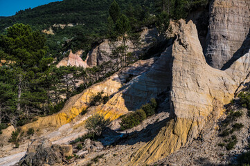 Colorado en Provence, terres d'ocres