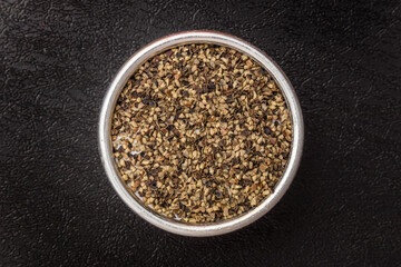 あらびき黒こしょう　 coarsely ground pepper