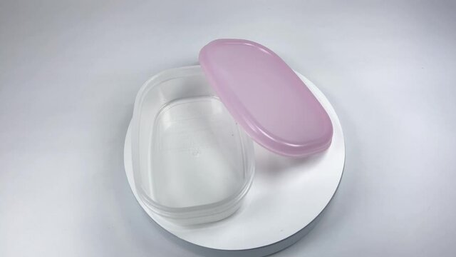 小さい密閉容器