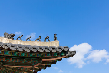 Fototapeta na wymiar Korean traditional palace roof and blue sky