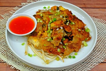 Crispy fried mussels pancake served  with chili sauce.