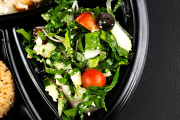 Ensalada con Tomate Cherry, Espinacas y Aceitunas