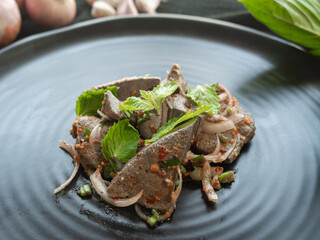 Spicy Pork Liver Salad,Ingredient
Onion,Roasted rice,Basil,Pepper,On a black plate,Thai Street Food
