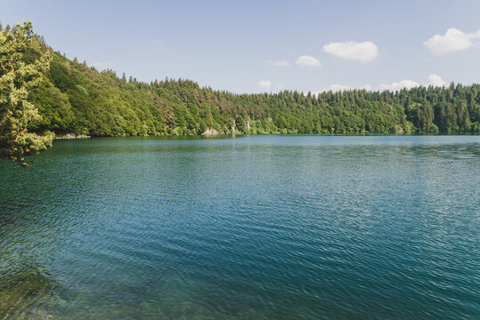 Lac Pavin dans les monts dore en Auvergne (France)