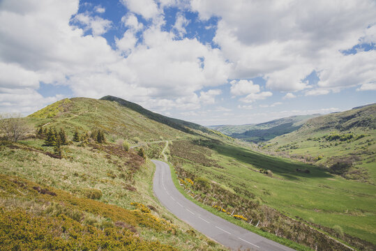 Panorama depuis Lavigerie dans le Cantal (Auvergne, France)