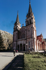 Fototapeta na wymiar Entorno del Santuario de Covadonga en Picos de Europa Asturias.