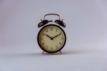 reloj despertador tradicional en clave alta