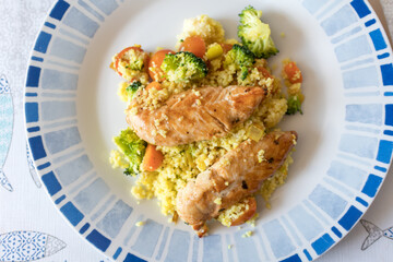 Couscous con verduras y pollo