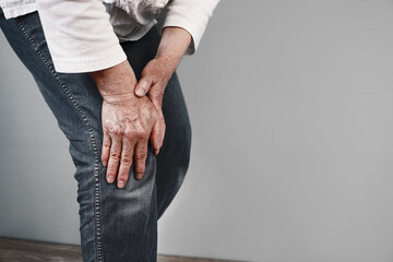 Knee pain in the elderly. Osteoarthritis, locomotive syndrome, etc....