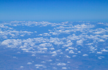 Naklejka na ściany i meble Los Pirineos nevados y nubes en su lado sur. Vista desde un vuelo comercial a la altura de la provincia de Zaragoza.